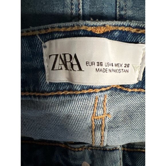 Zara Denim Jeans with Contrast Stitching - Picture 2 of 3